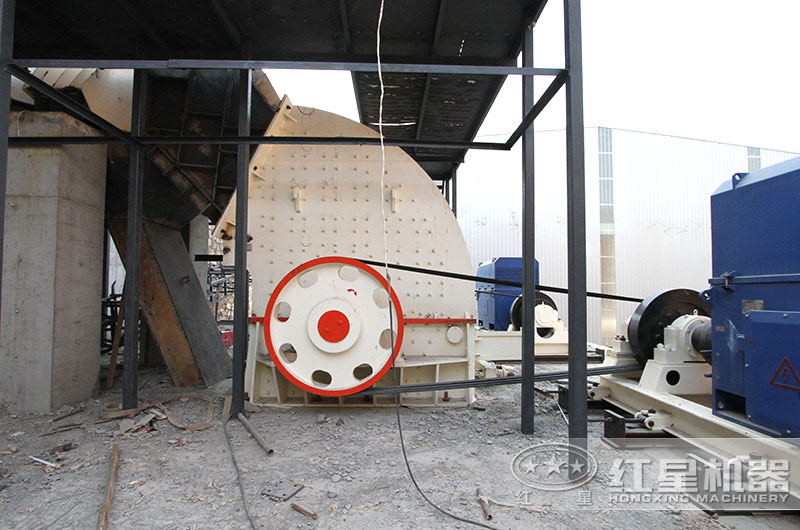 废玻璃重锤式破碎机作业现场 废玻璃重锤式破碎机作业现场